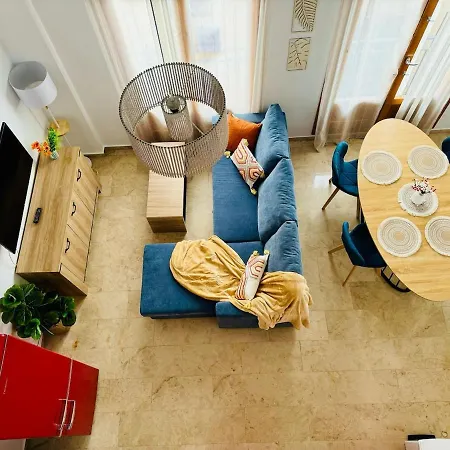 Abat 3 Cool & Wide Duplex Next To The Cathedral