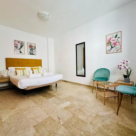 Abat 3 Cool & Wide Duplex Next To The Cathedral