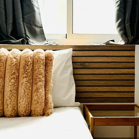 Abat 3 Cool & Wide Duplex Next To The Cathedral *